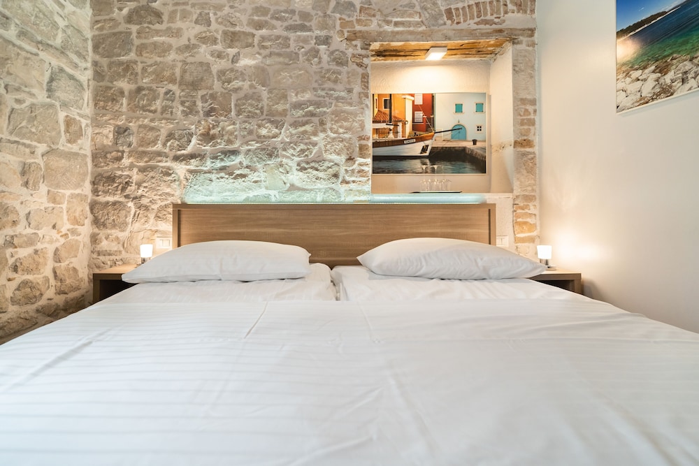 Tifani Luxury Rooms 29/50
