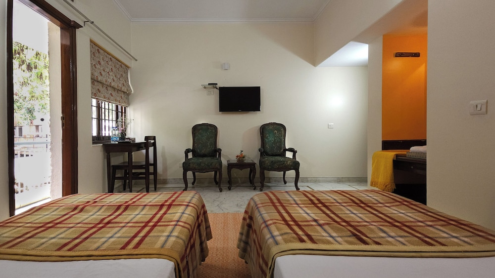 Praskash Kutir 44/70