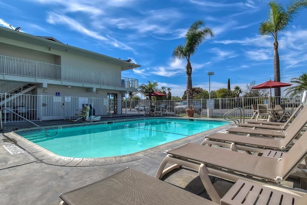Motel6 Stanton, CA - Anaheim West 52/60