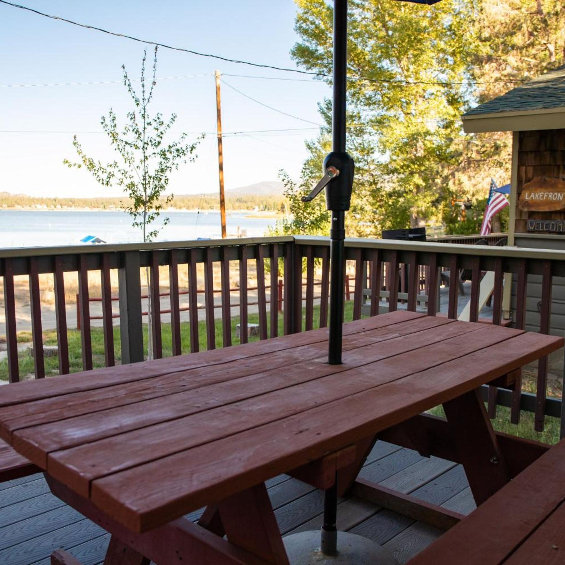 Lakeside Family Cabin by Big Bear Vacations 18/30