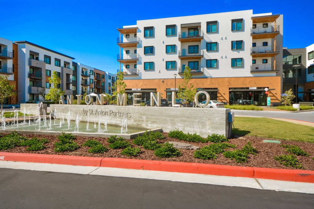 Global Luxury Suites in Menlo Park 2/50