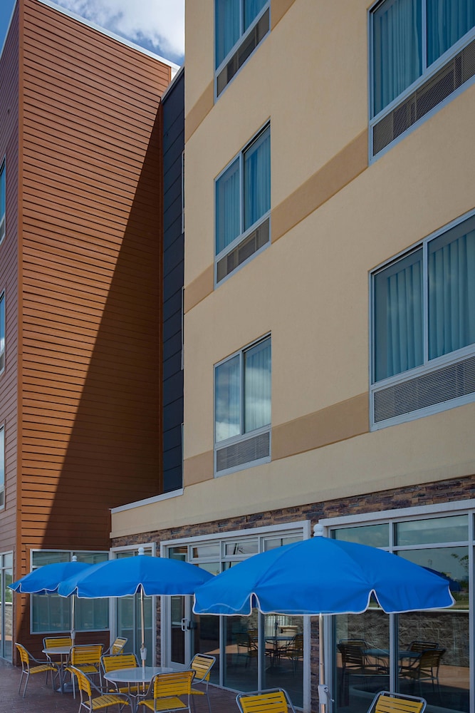 FAIRFIELD INN & SUITES DALLAS WEST/I-30 2/27