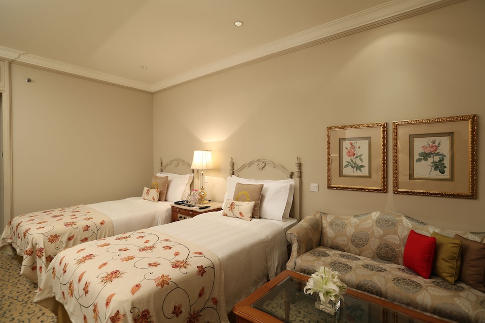 Taj Palace, New Delhi 23/80