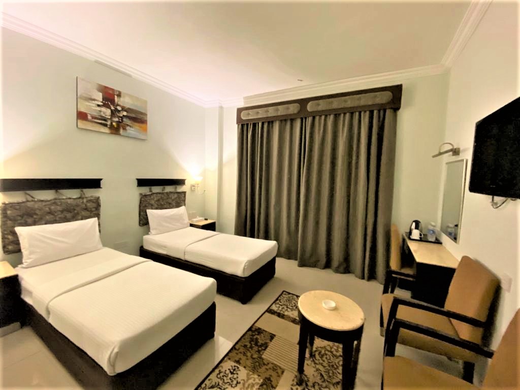 Room, Twin Beds, Pool Access