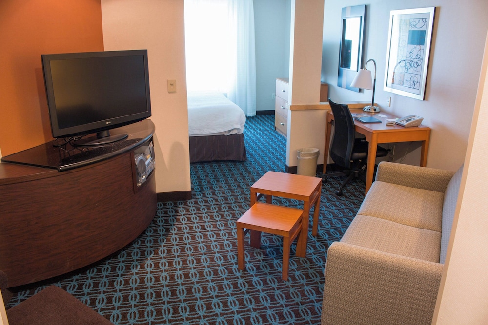 Fairfield Inn Suites By Marriott Oakland Hayward 40/48