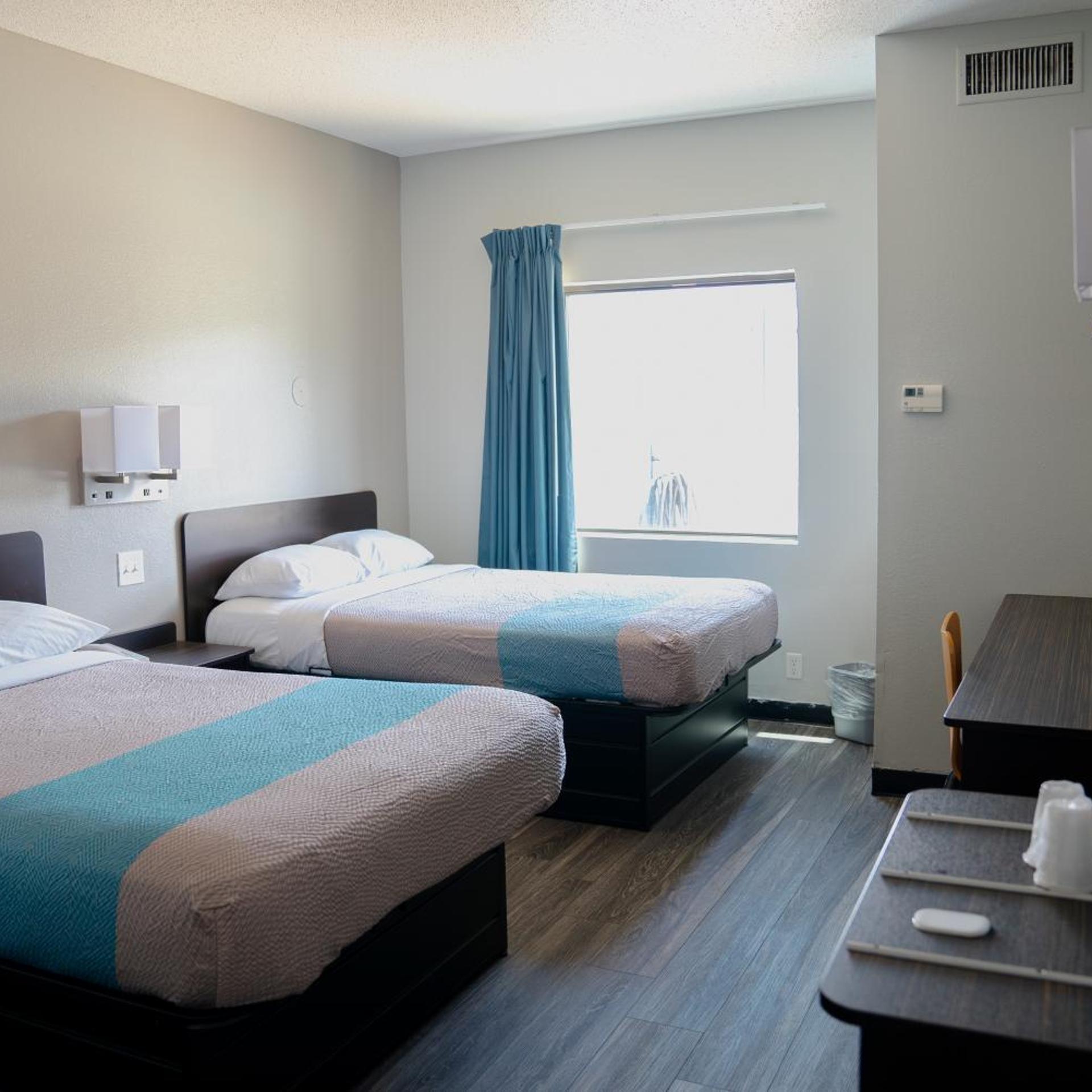 1 Full Bed - Mobility Access RI Shwr, Nsmk