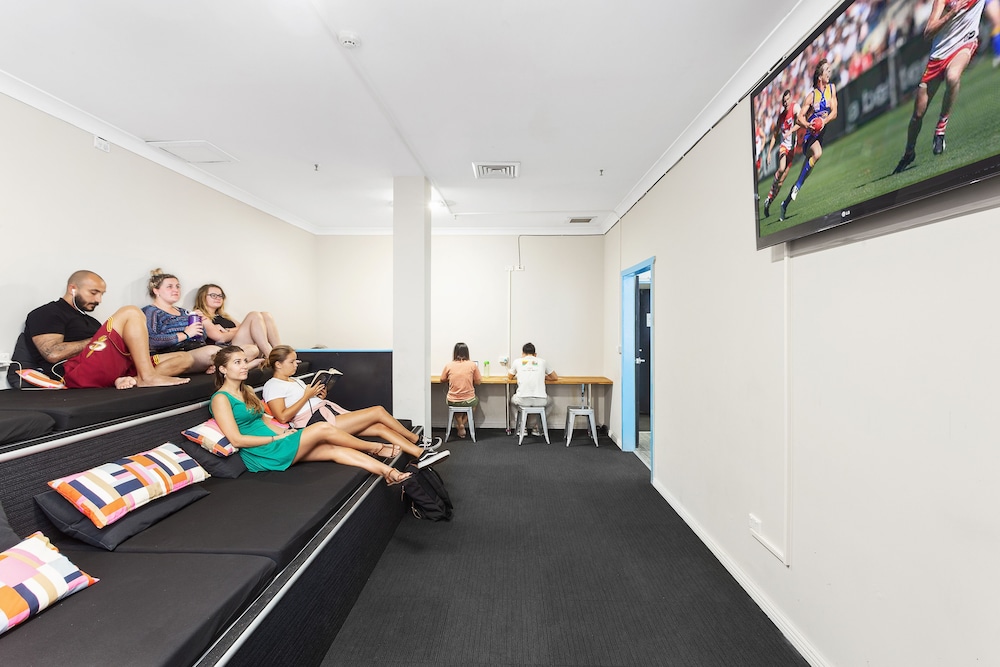 Sydney Backpackers 14/26