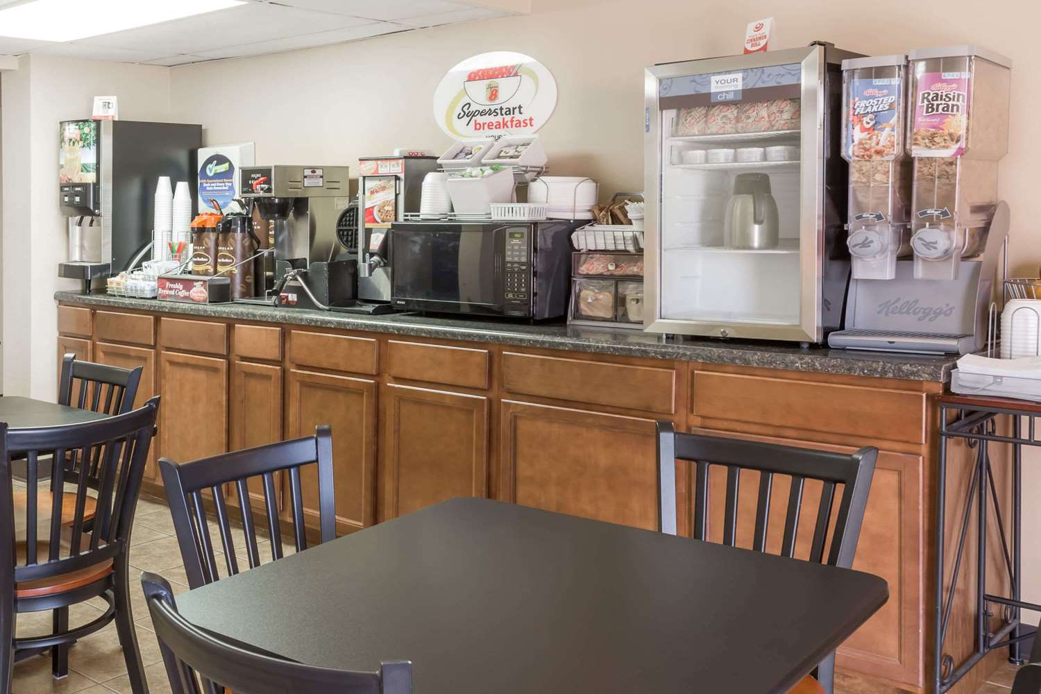 Super 8 By Wyndham Luverne 7/11