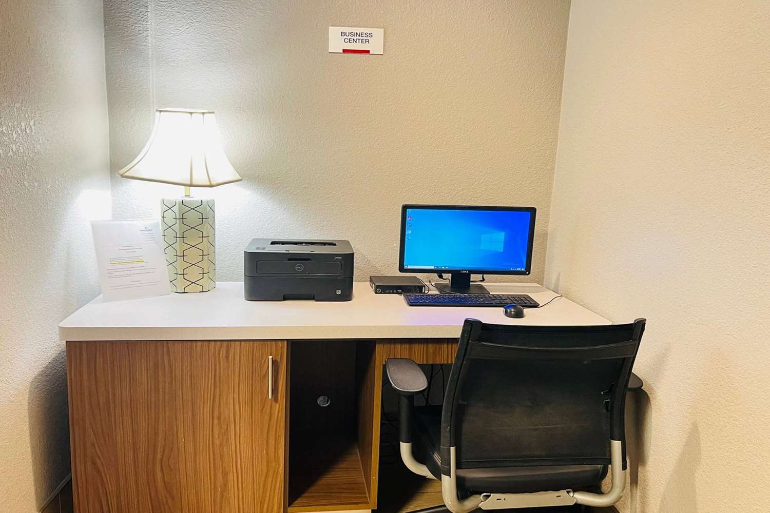 AmericInn by Wyndham Glendale/Milwaukee 27/28