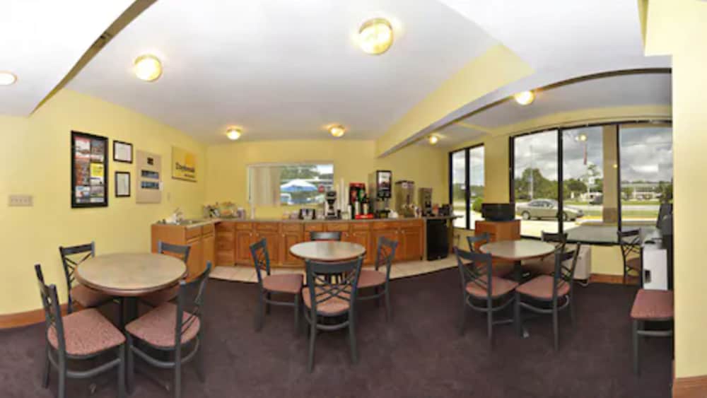 Days Inn by Wyndham Ocean Springs 21/32