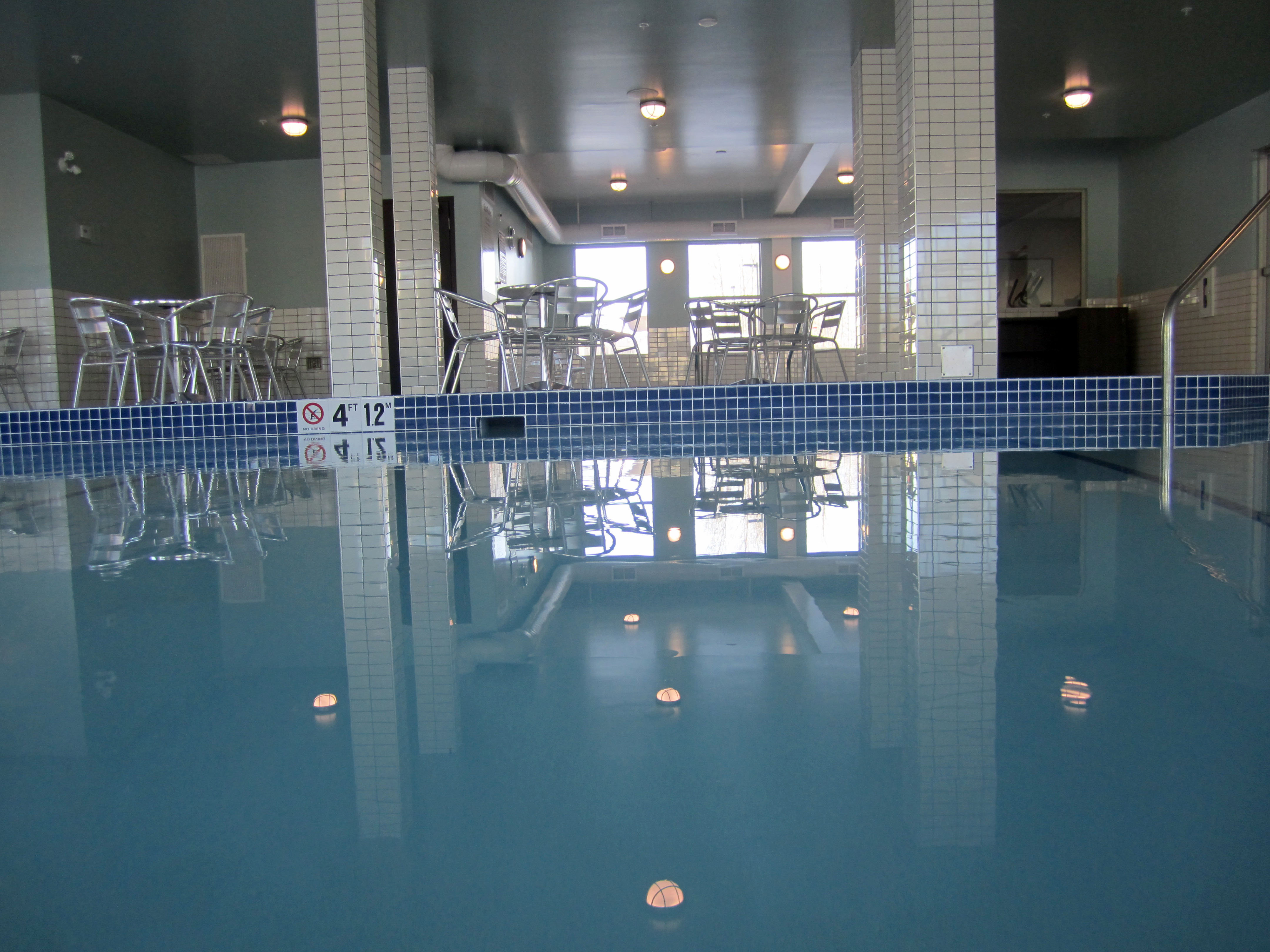 HOLIDAY INN EXPRESS GOLDEN KICKING HORSE 50/75