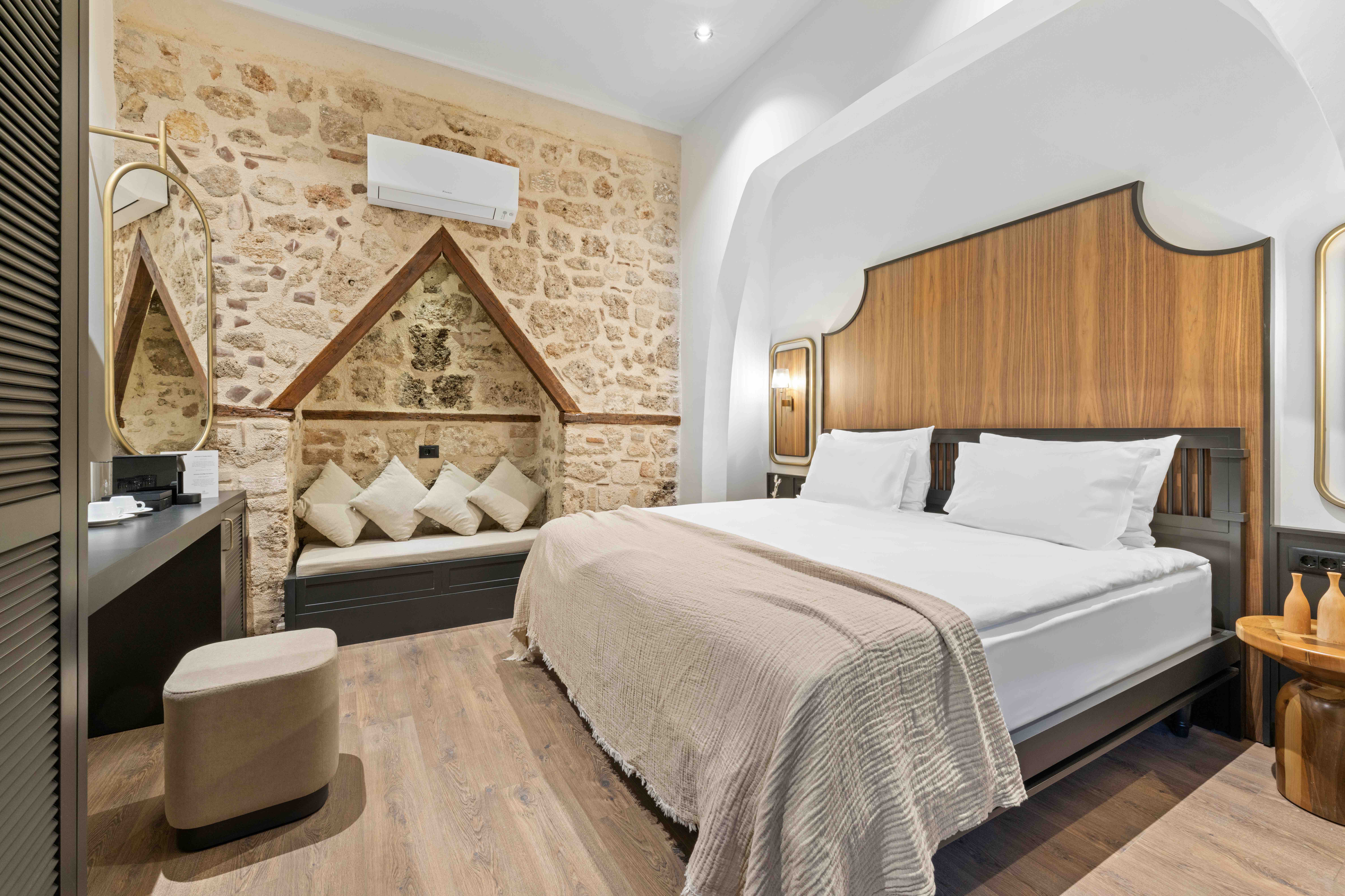 Grand, Hare, Suite, Terrace