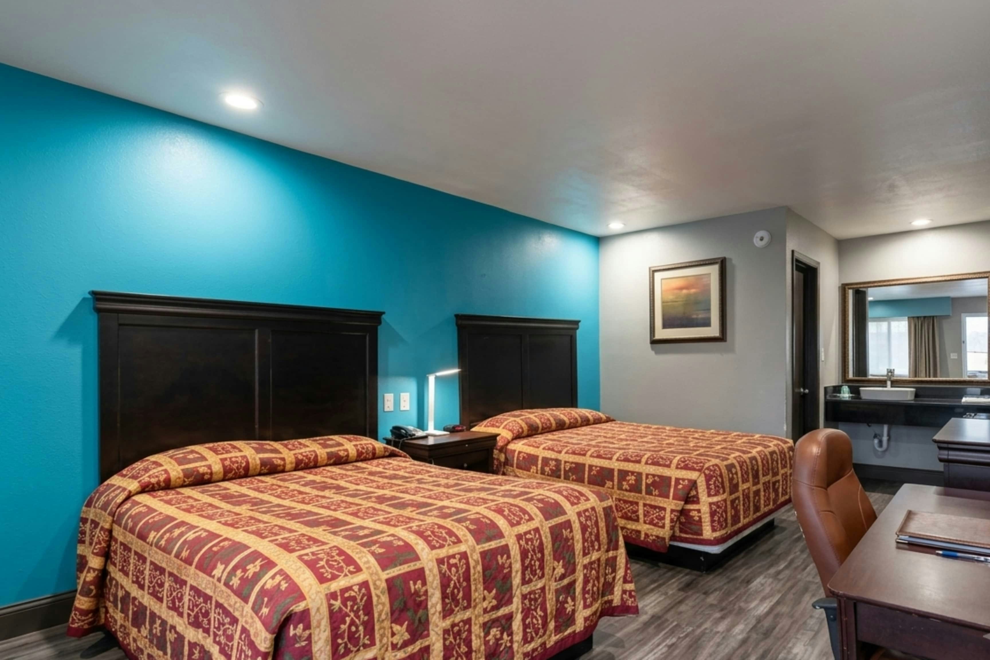 OYO Deluxe Inn 5/20