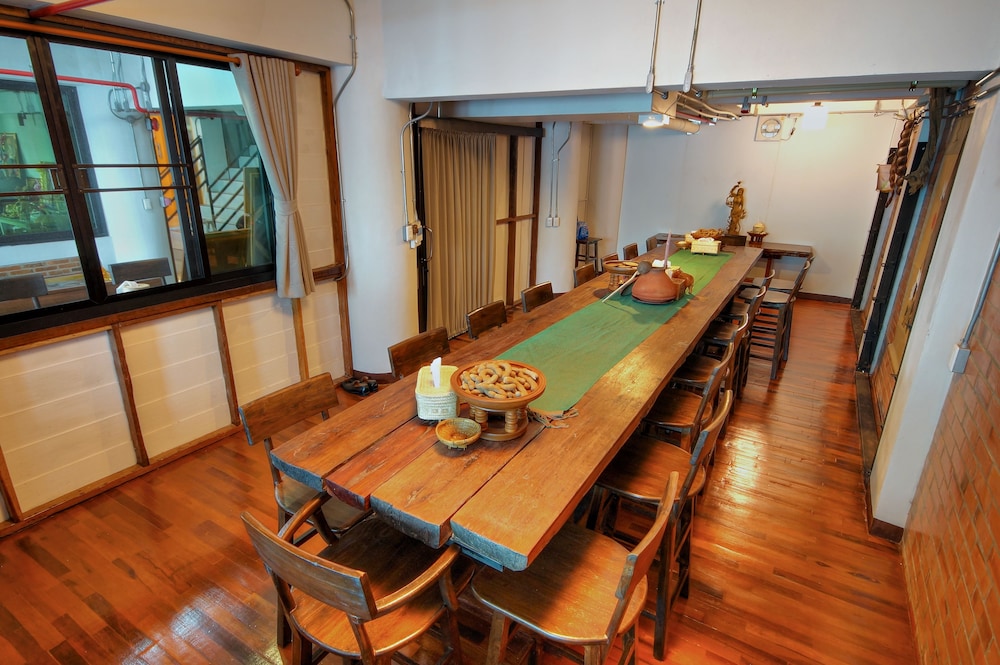 Saengpanya Home Boutique Hotel 62/65