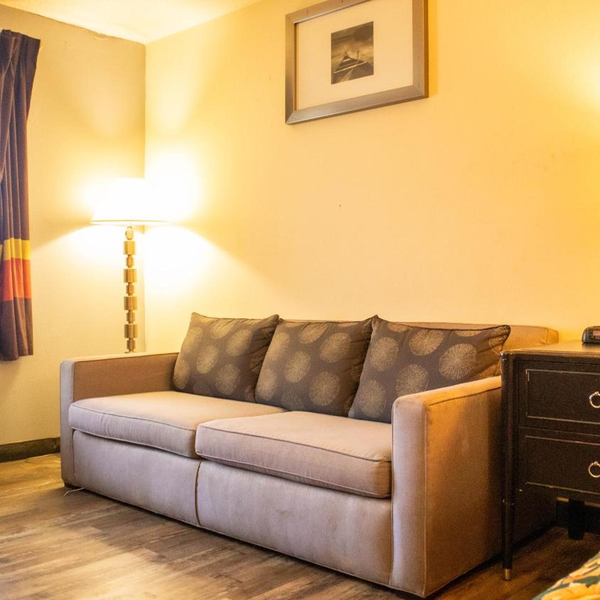 DAYS INN YANCEYVILLE 21/32