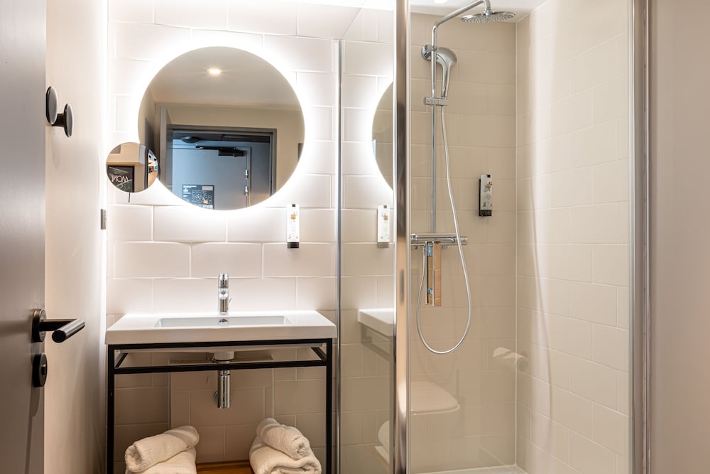 Best Western M Treize Paris Asnieres 43/44