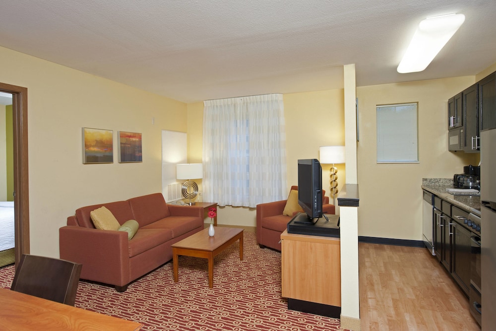 MainStay Suites Bloomington near University 18/42