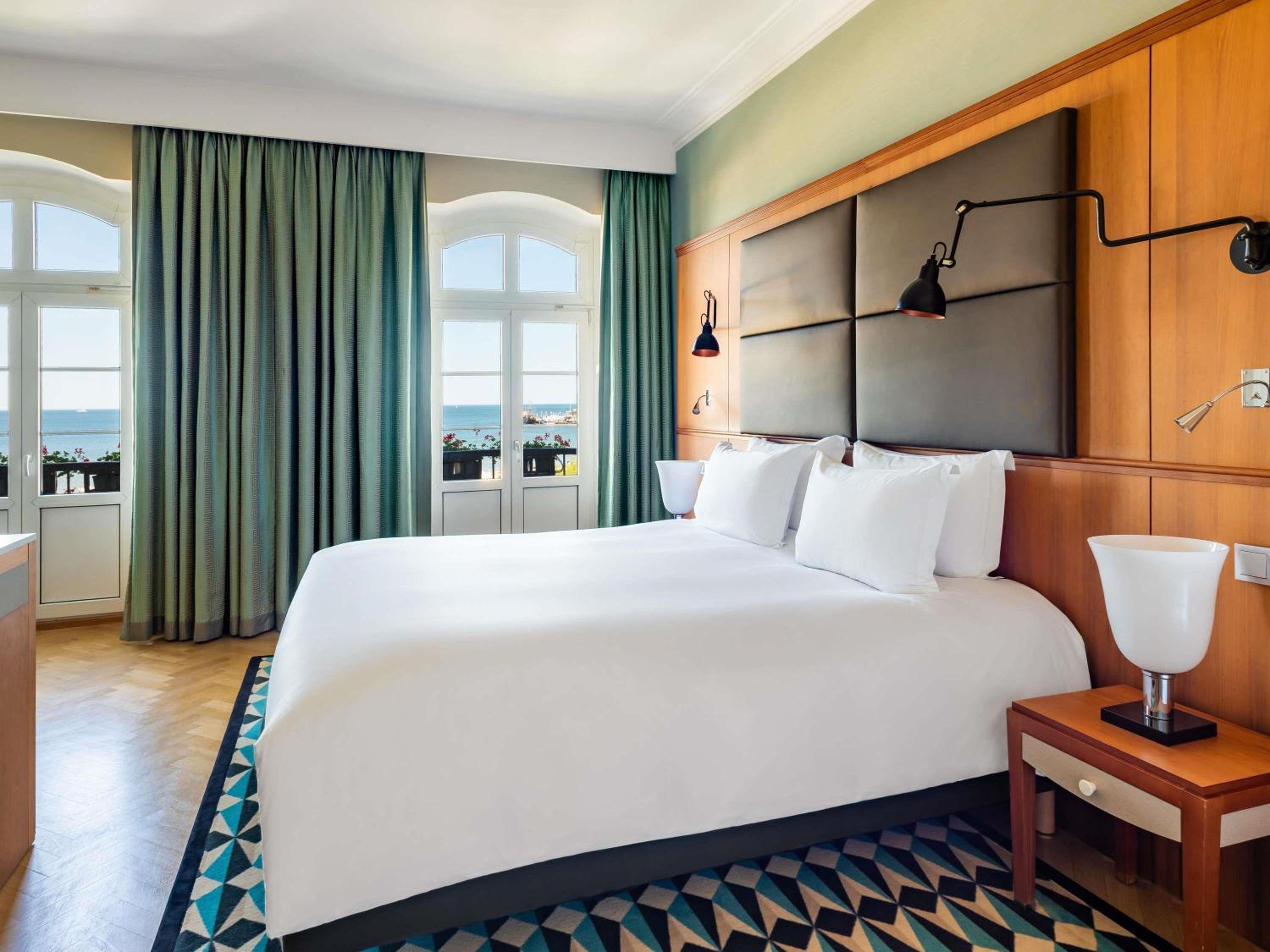 Junior Suite, King Bed, Sea Side, Balcony