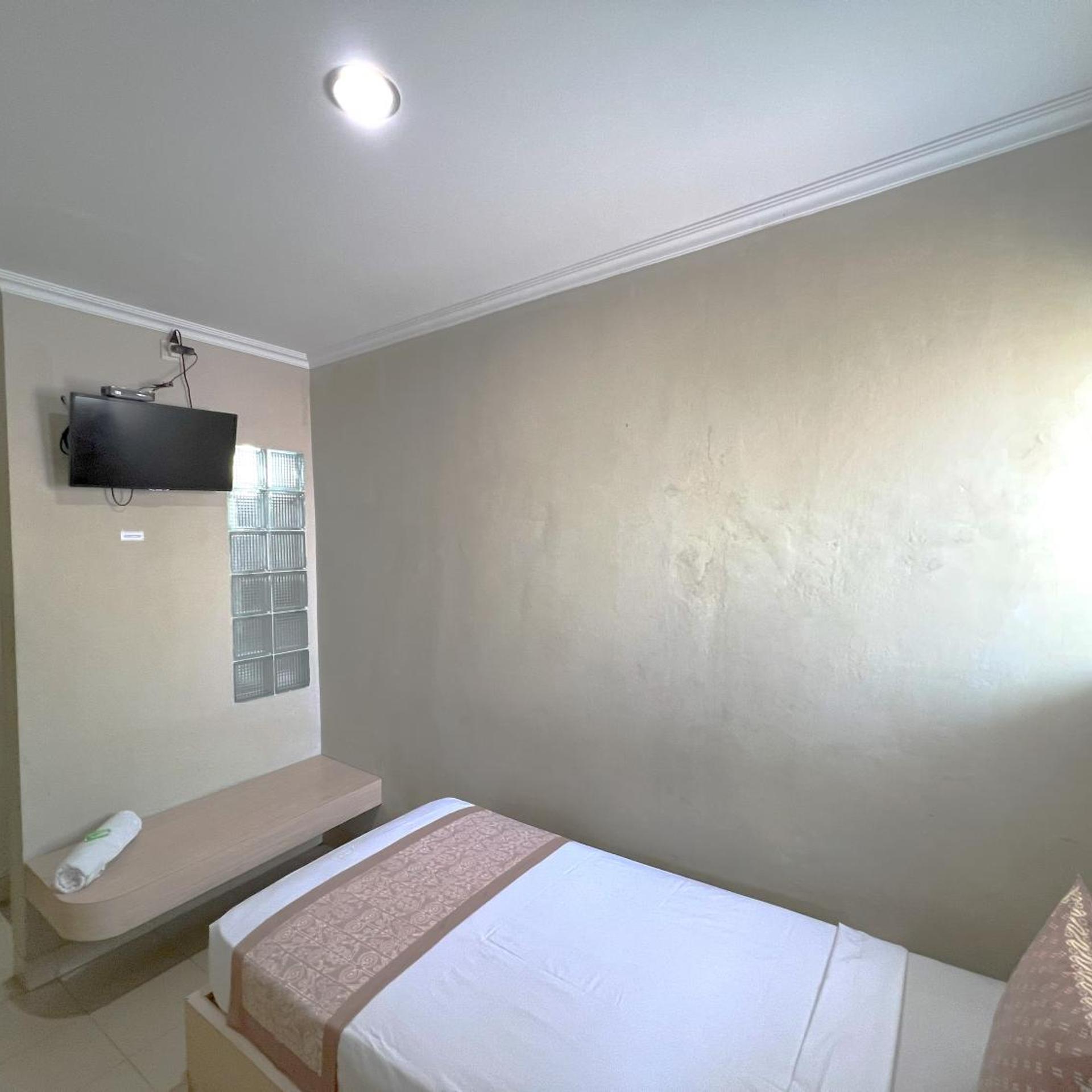 OYO 3819 Hotel Winotosastro 15/33