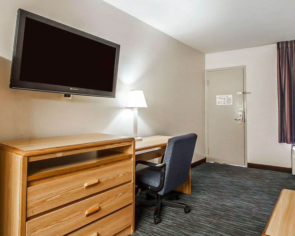 Econo Lodge Inn & Suites Jackson Northwest 36/38