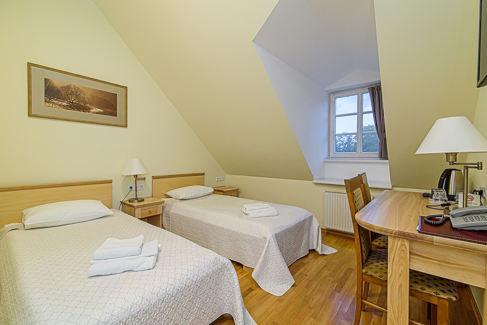 ROOM, QUADRUPLE