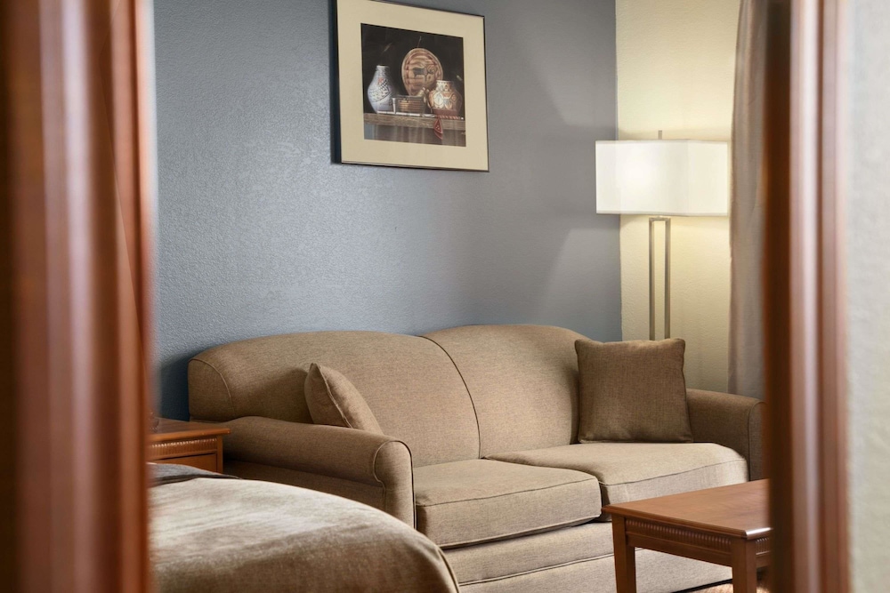 Super 8 by Wyndham Whitecourt 20/30