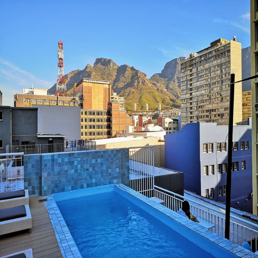 Urban Oasis Aparthotel Eatery and Spa 44/50