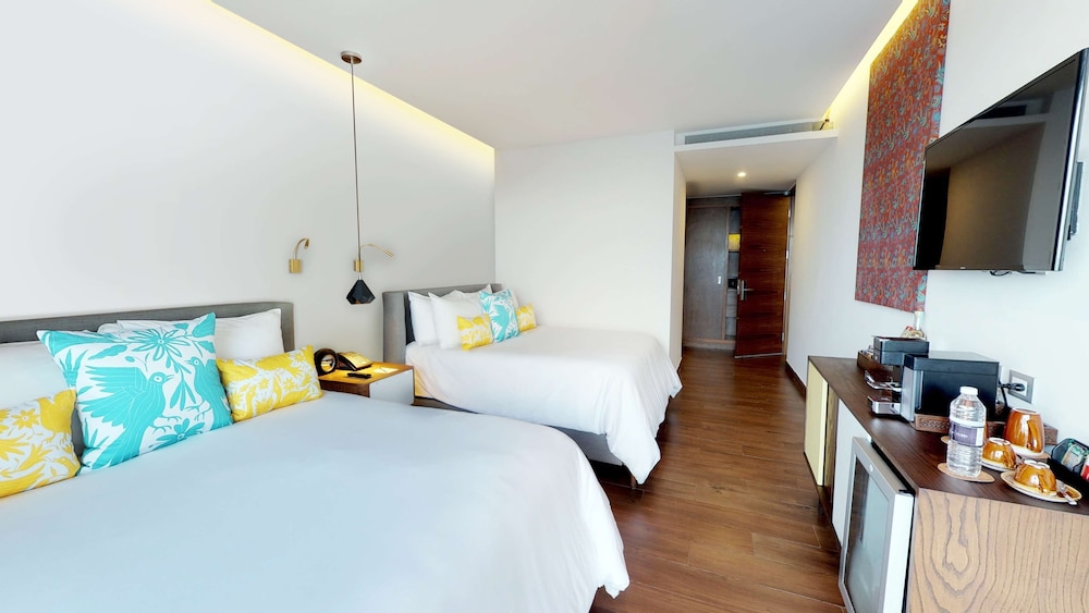 2 BEDROOMS, SUITE, 1 KING AND 2 QUEEN BEDS