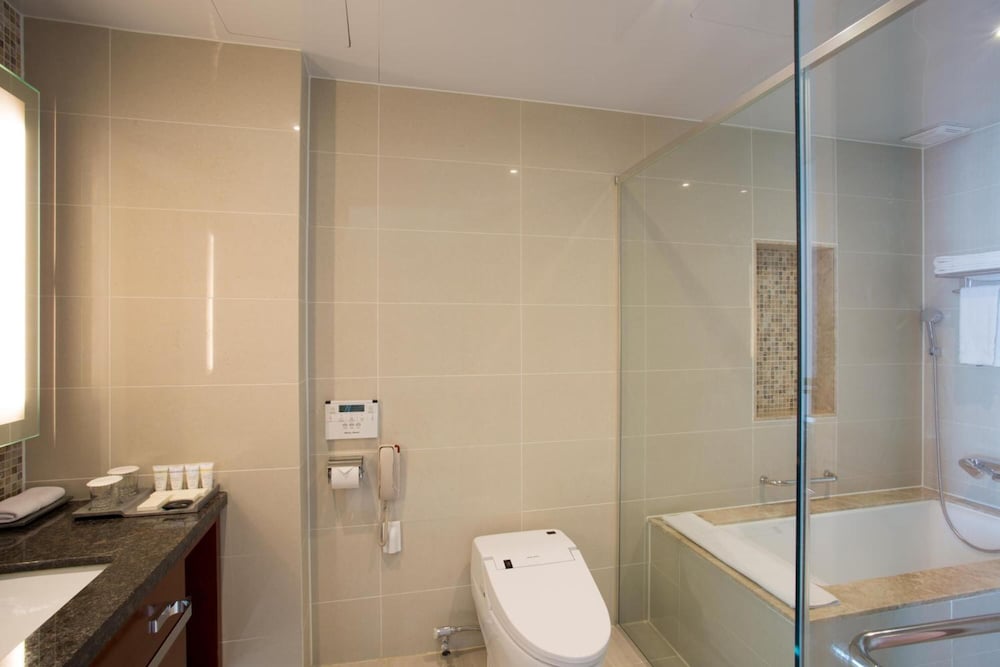 Isquare Hotel 48/50