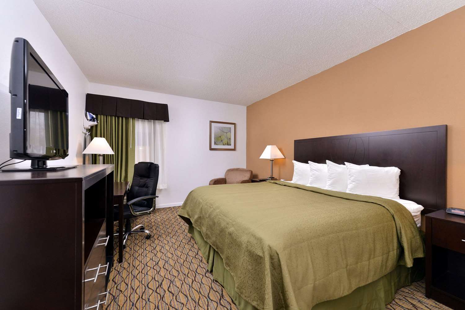 Quality Inn & Suites Matteson near I-57 8/30