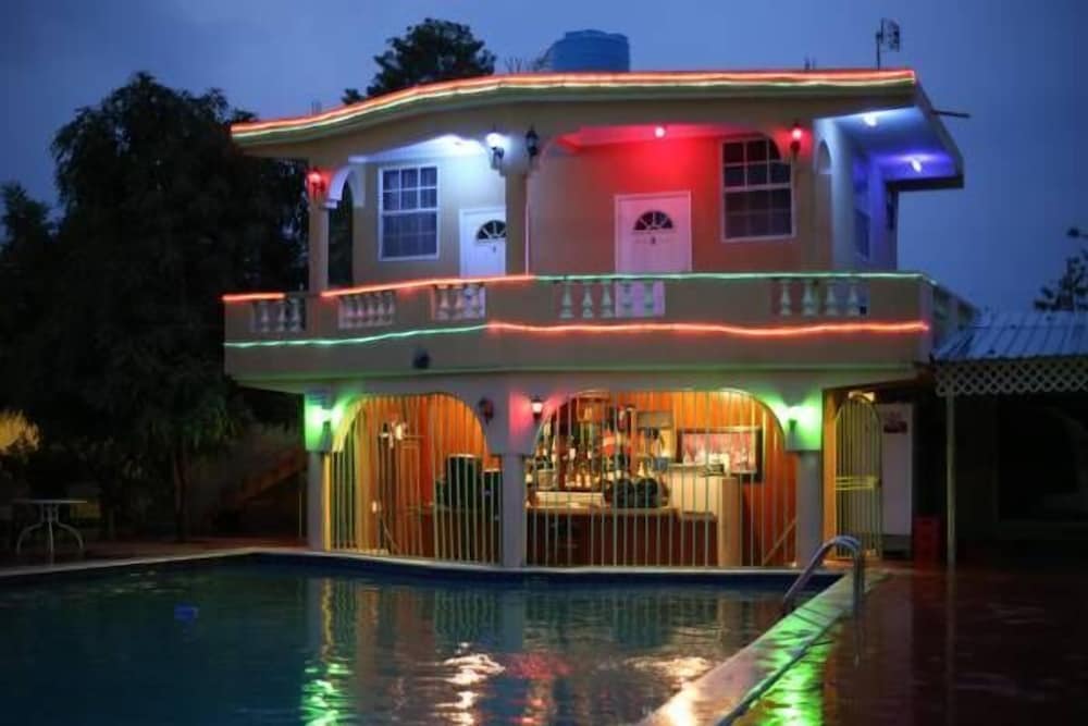 La Cayenna Hôtel Et Restaurant 1/39