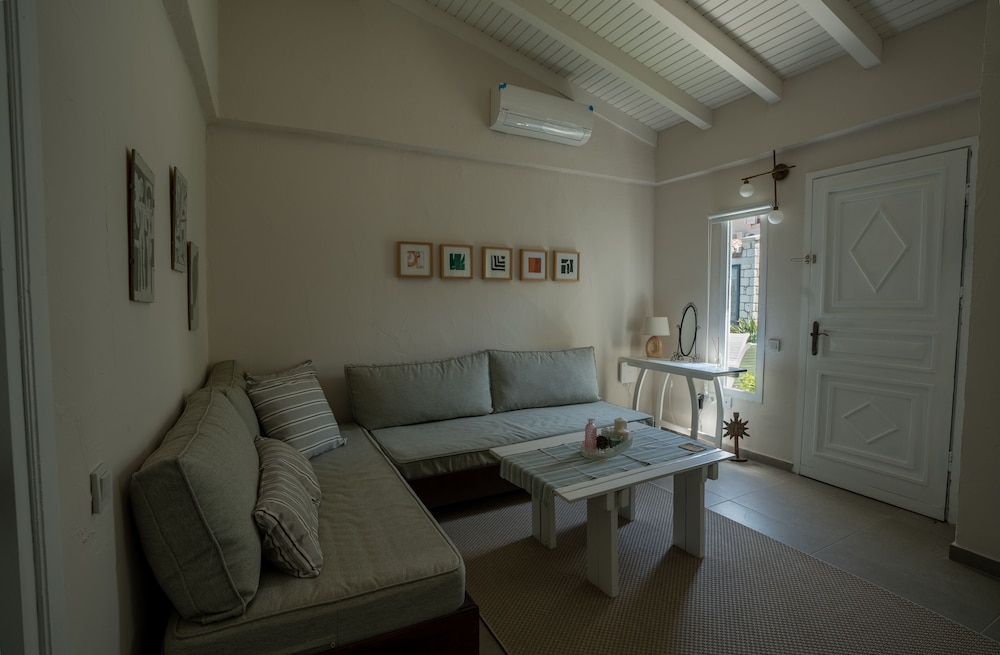 Sedirli Ev Alacati 20/50