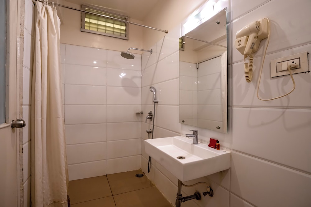 Aishwarya Suites 65/68