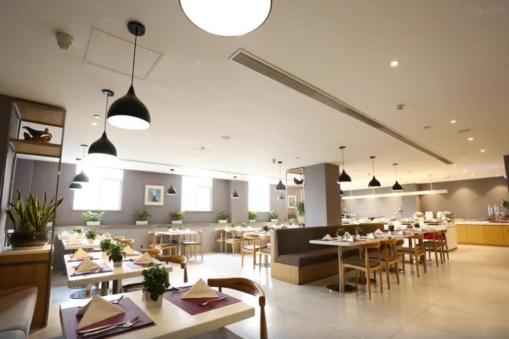 Yitel (Guangzhou Pazhou Exhibition Center Chigang Metro Station) 37/44
