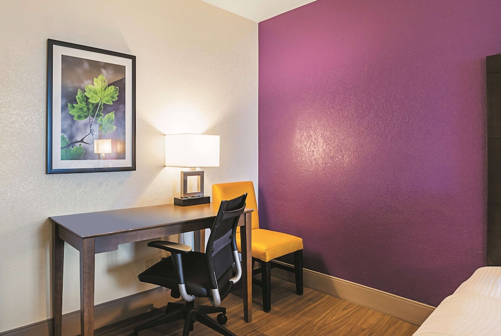 Wingate by Wyndham Galveston Beachfront at Seawall 24/32