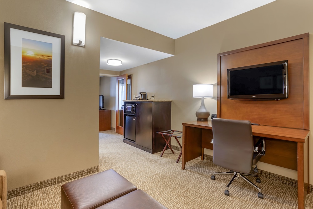 Comfort Suites Knoxville North 38/45