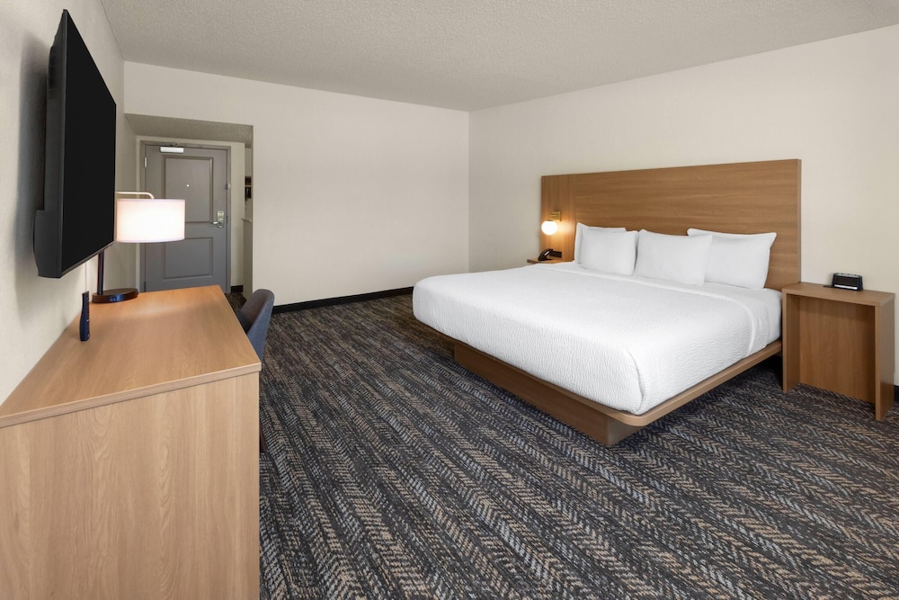 Ramada by Wyndham Merced 26/57