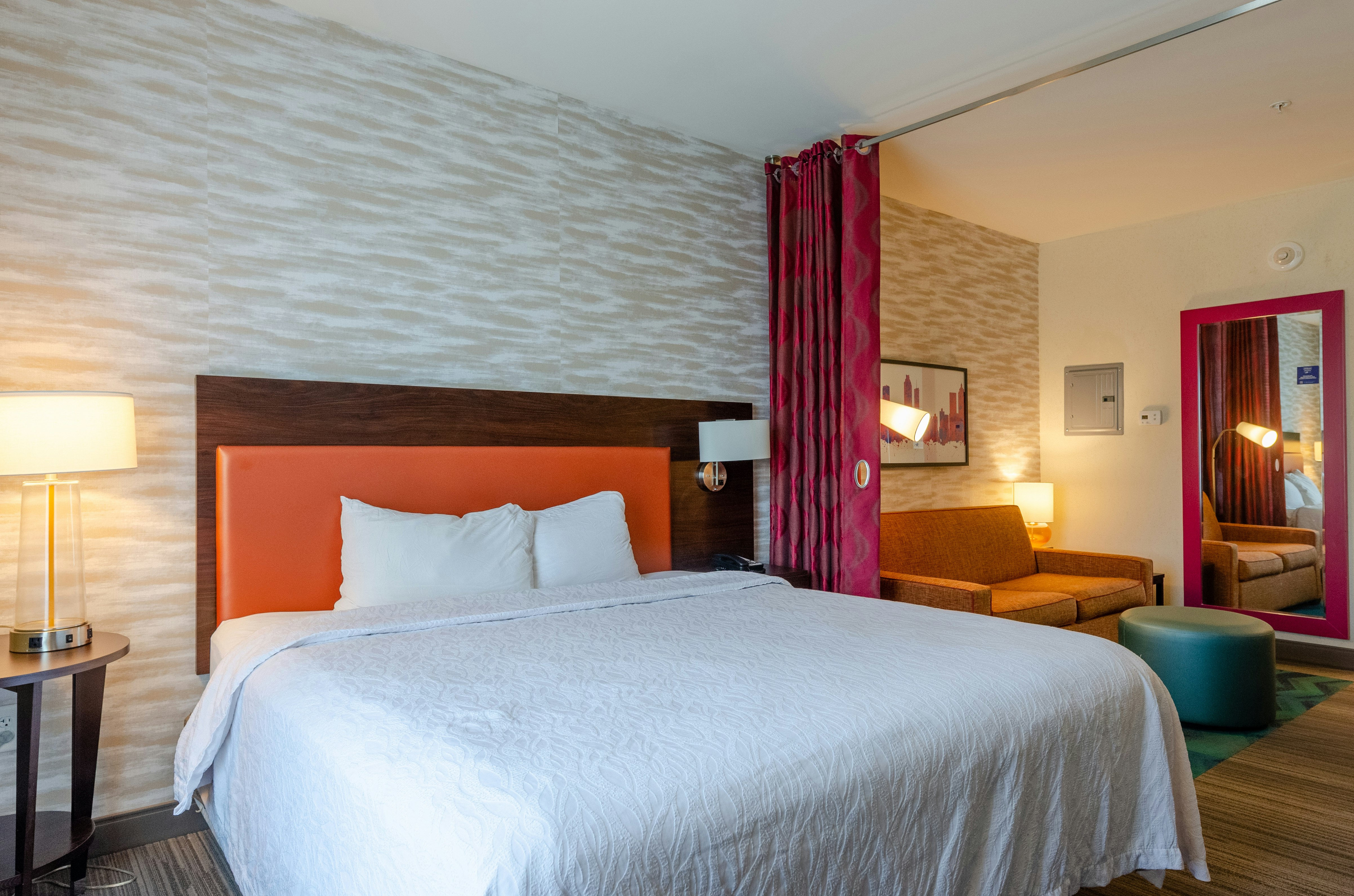 STUDIO, SUITE, KING BED
