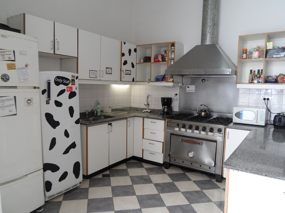 Sabatico Travelers Hostel 5/50
