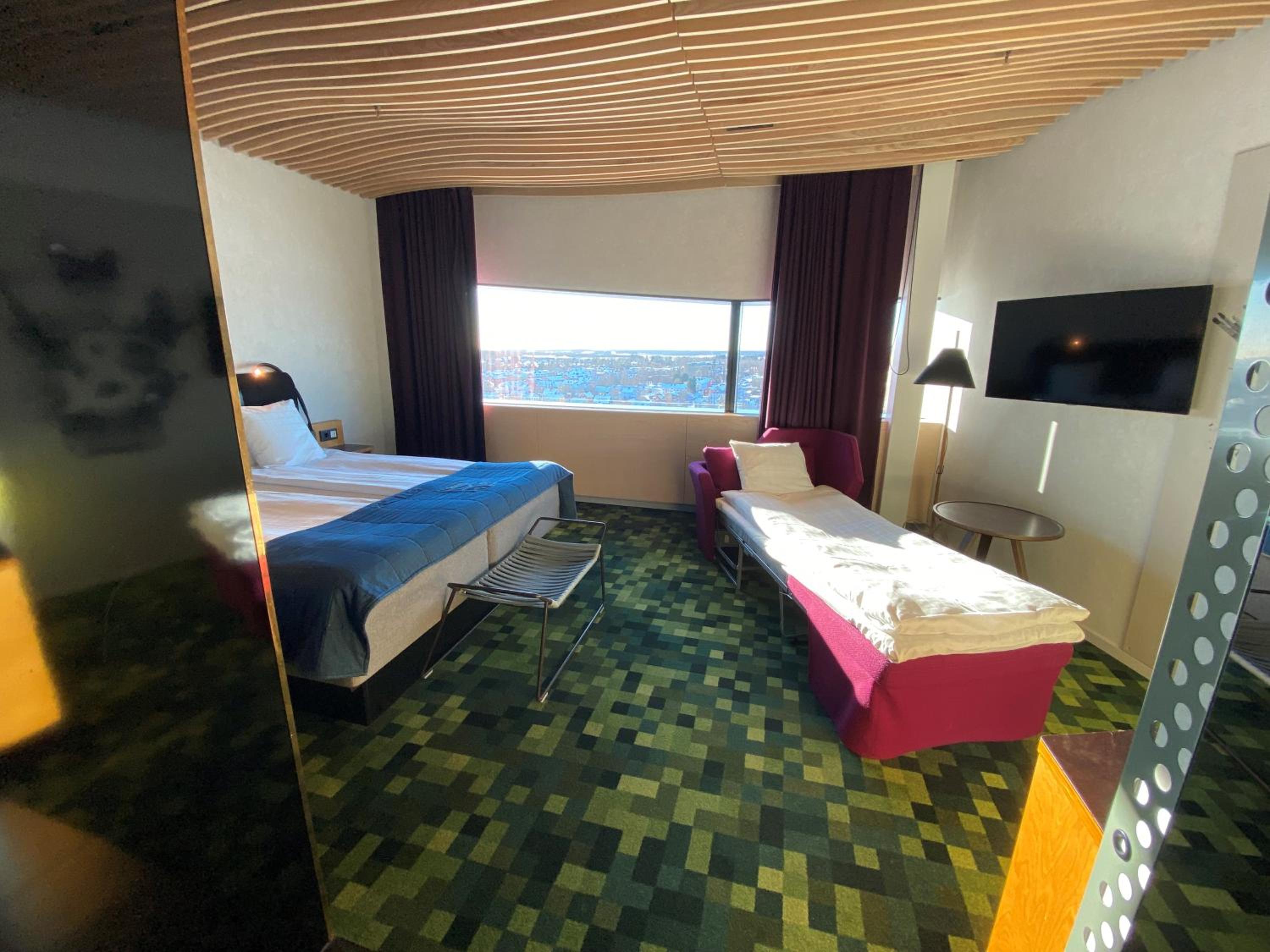 Deluxe, Twin Beds, Chair Bed