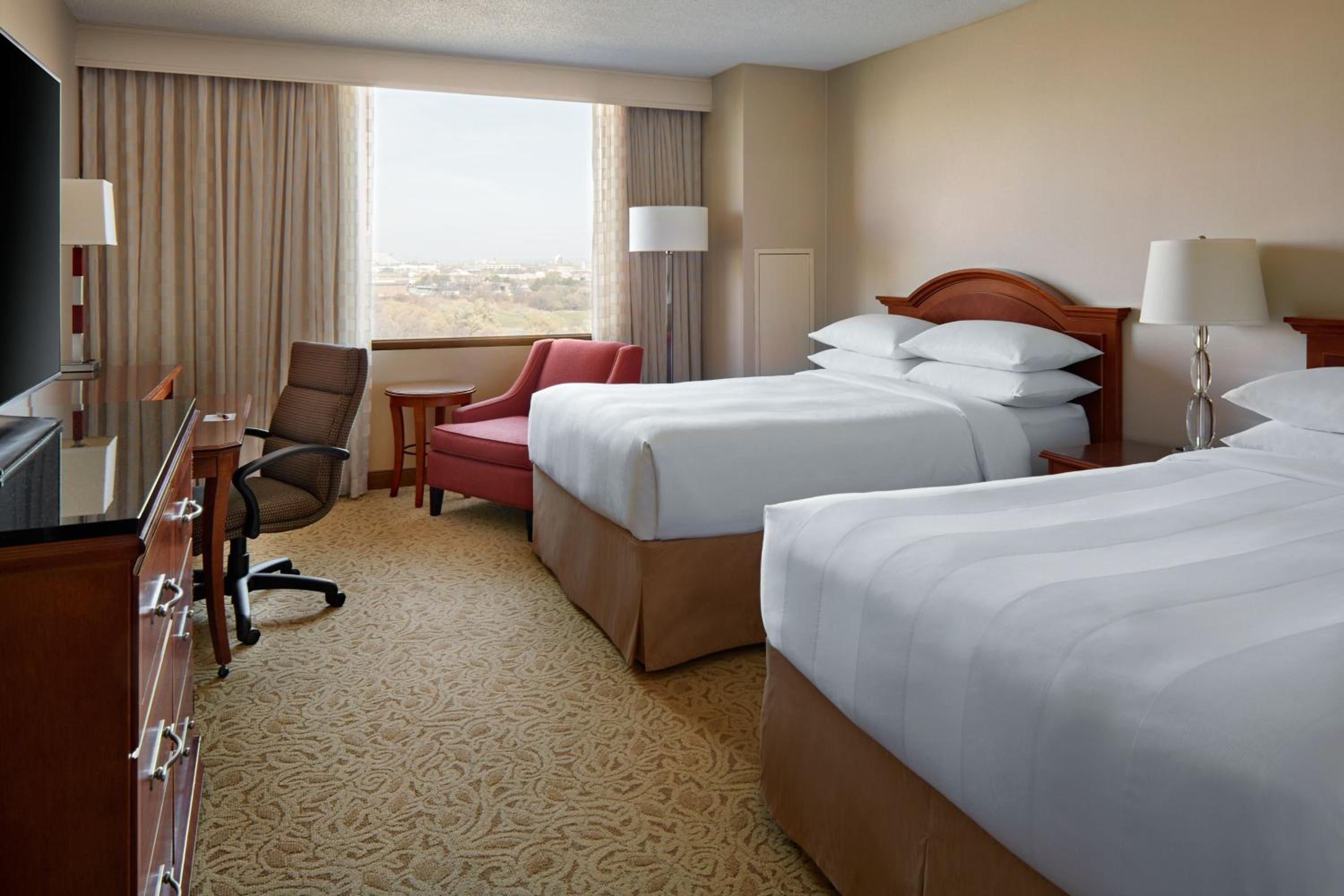 غرفة بسريرين كوين، Toronto Airport Marriott 11/17