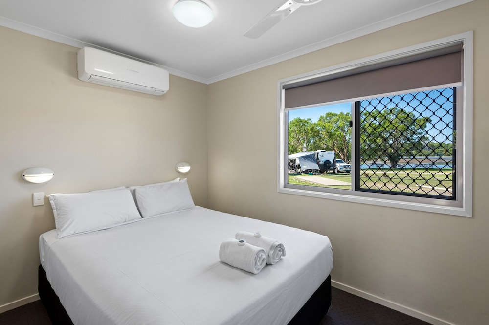 2 BEDROOMS, DELUXE, CABIN