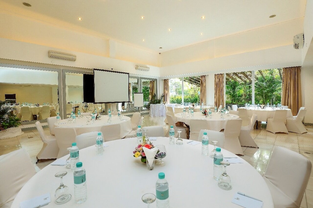 Lv8 Resort Hotel 65/72