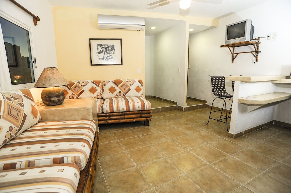 Suites Ixtapa Plaza 23/50