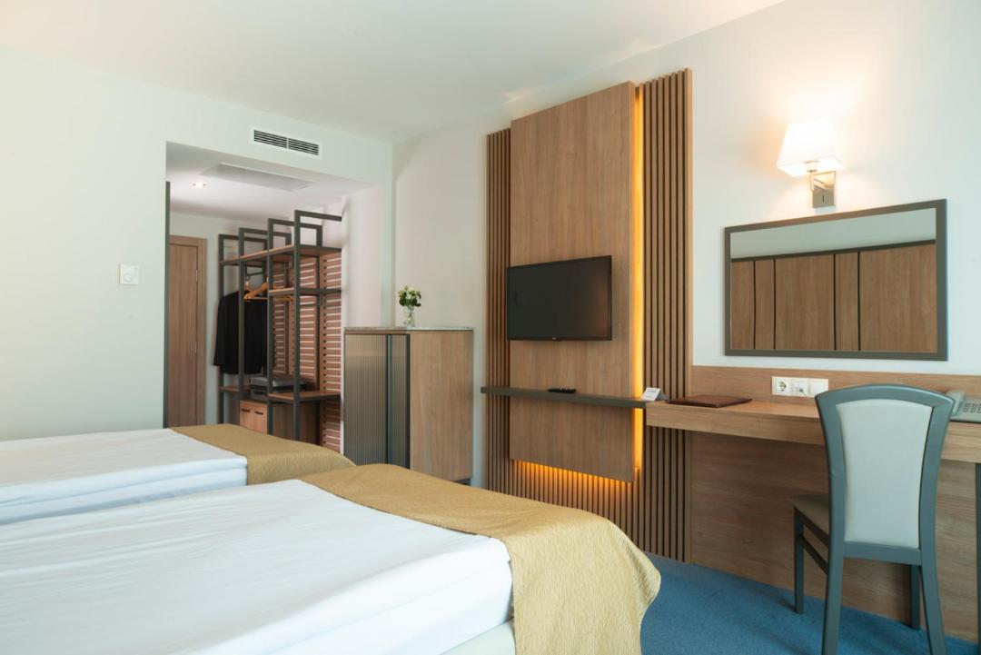 Room, Single Bed