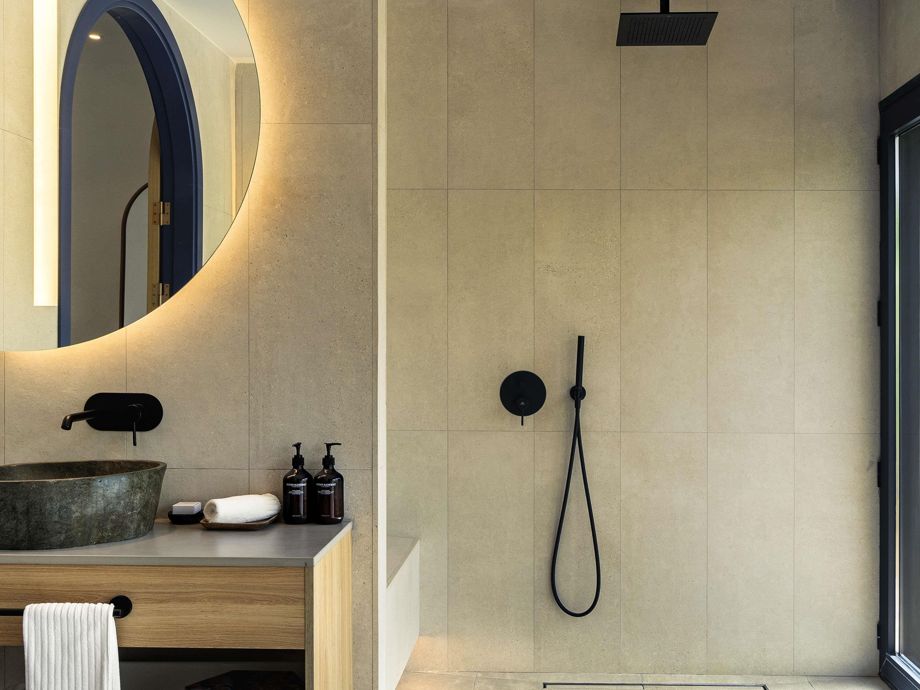 غرفة بسرير مزدوج بشرفة، SO/Sotogrande Spa & Golf Resort Hotel 5/7
