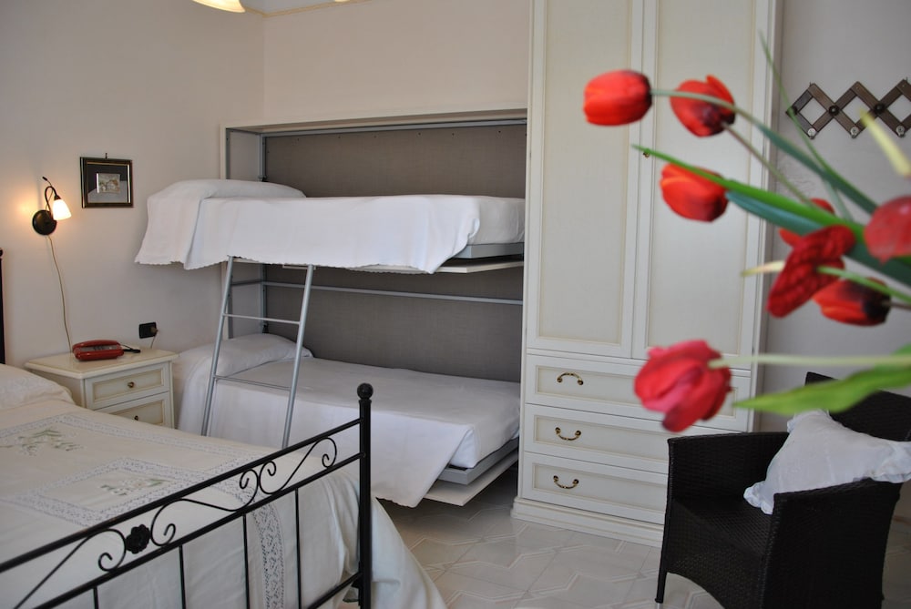 Mediterraneo Hotel 24/73