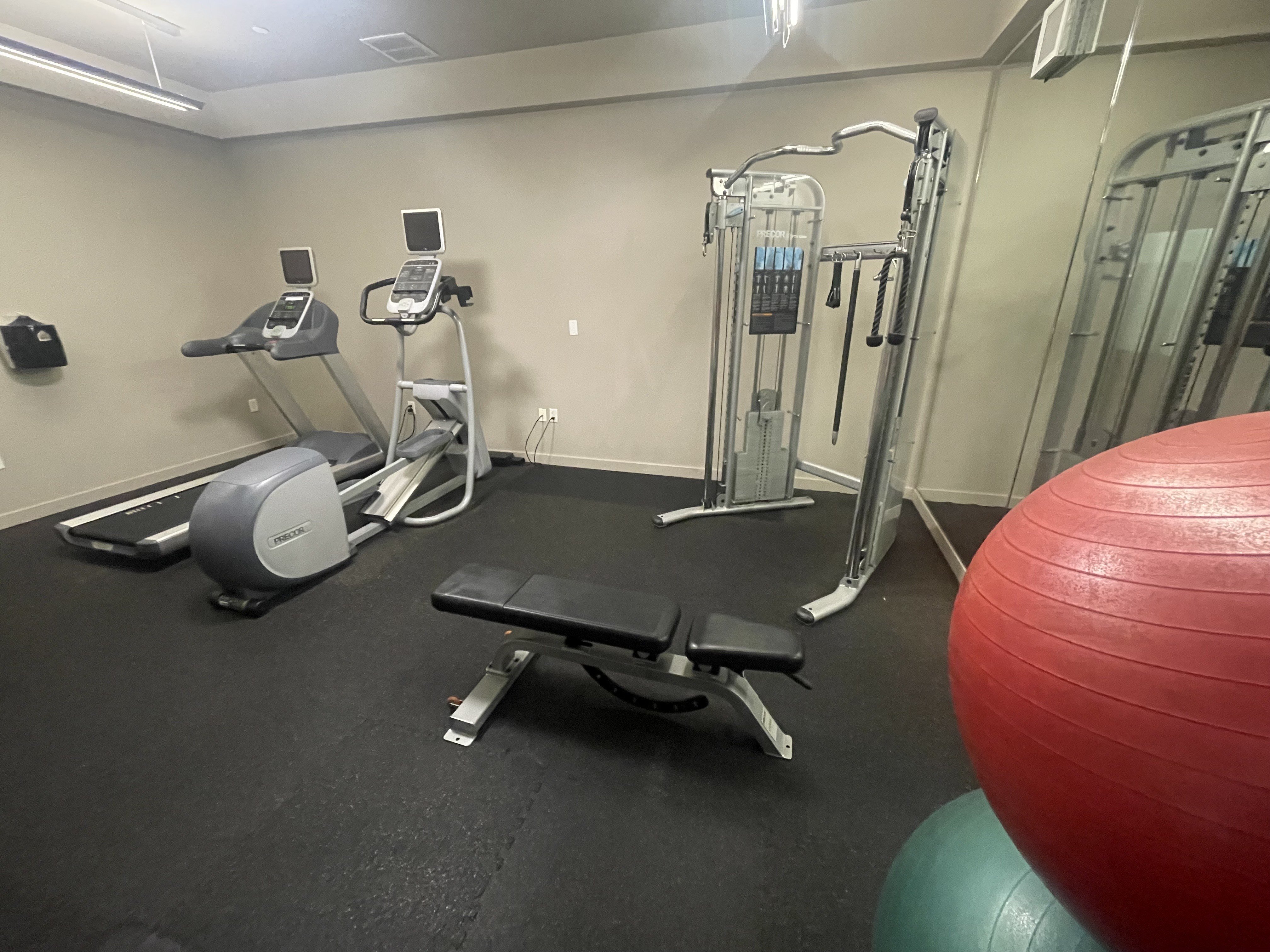 Mark Spencer Hotel 30/50