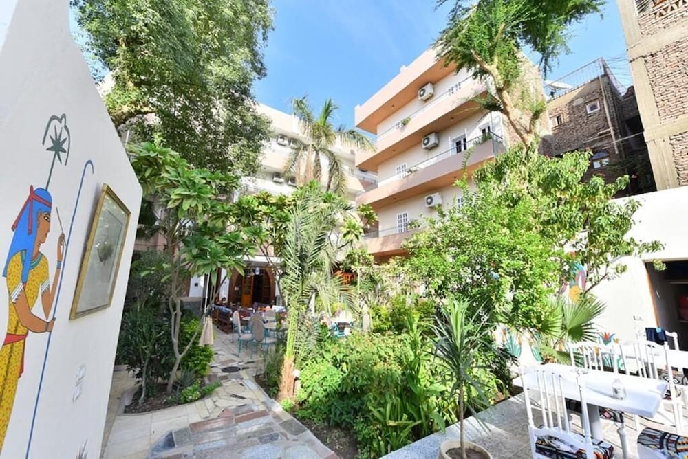 Amon Hotel 4/50