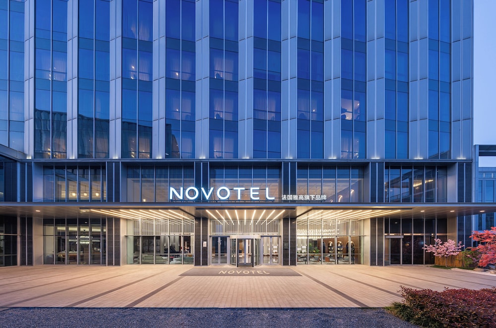 Novotel Shanghai Baoshan Jiusi 2/46